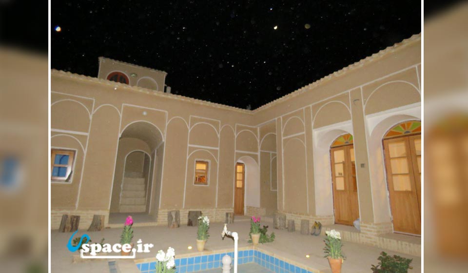 نمای حیاط اقامتگاه بوم گردی خانم رباب - پوده - دهاقان - اصفهان